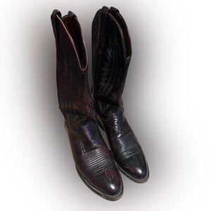 Mismatch lucchese boots left size 81/2D right 9D